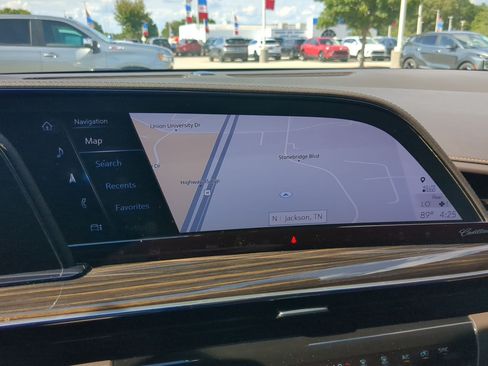 Used 2022 Cadillac Escalade Premium Luxury RWD image 16