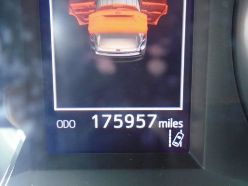 Used 2019 Toyota Highlander LE image 18