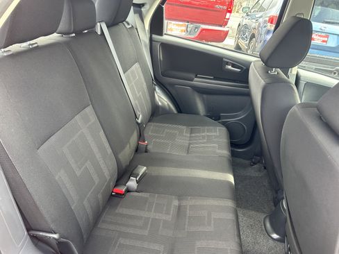 Used 2011 Suzuki SX4 Crossover image 9
