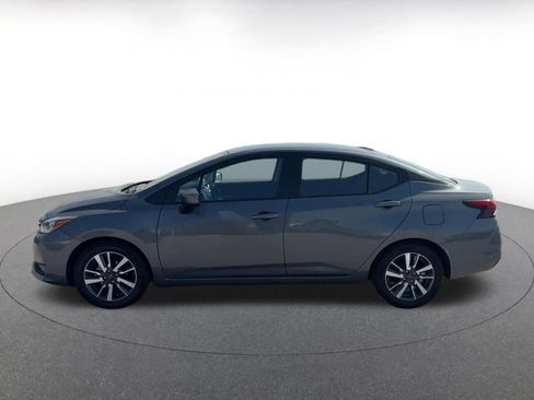 Used 2025 Nissan Versa SV image 9