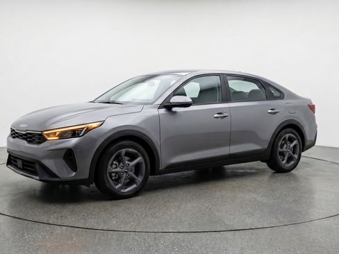 Used 2025 Kia K4 LXS image 3