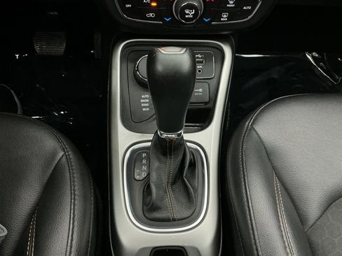 Used 2019 Jeep Compass Latitude w/ Cold Weather Group AWD/4WD image 34