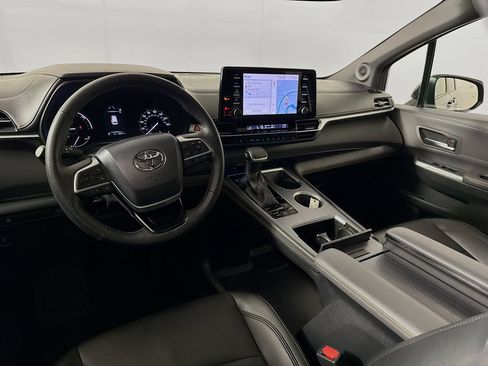 Used 2022 Toyota Sienna XLE Woodland Edition AWD/4WD image 22