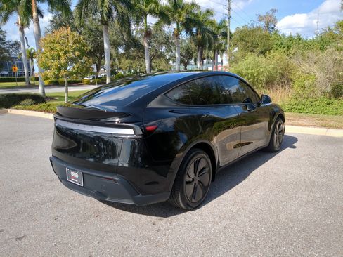 Used 2026 Tesla Model Y Long Range image 4