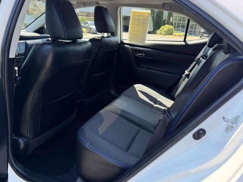 Used 2018 Toyota Corolla SE w/ SE Premium Package FWD image 15