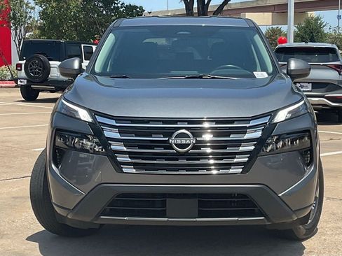 Used 2025 Nissan Rogue SV FWD image 2