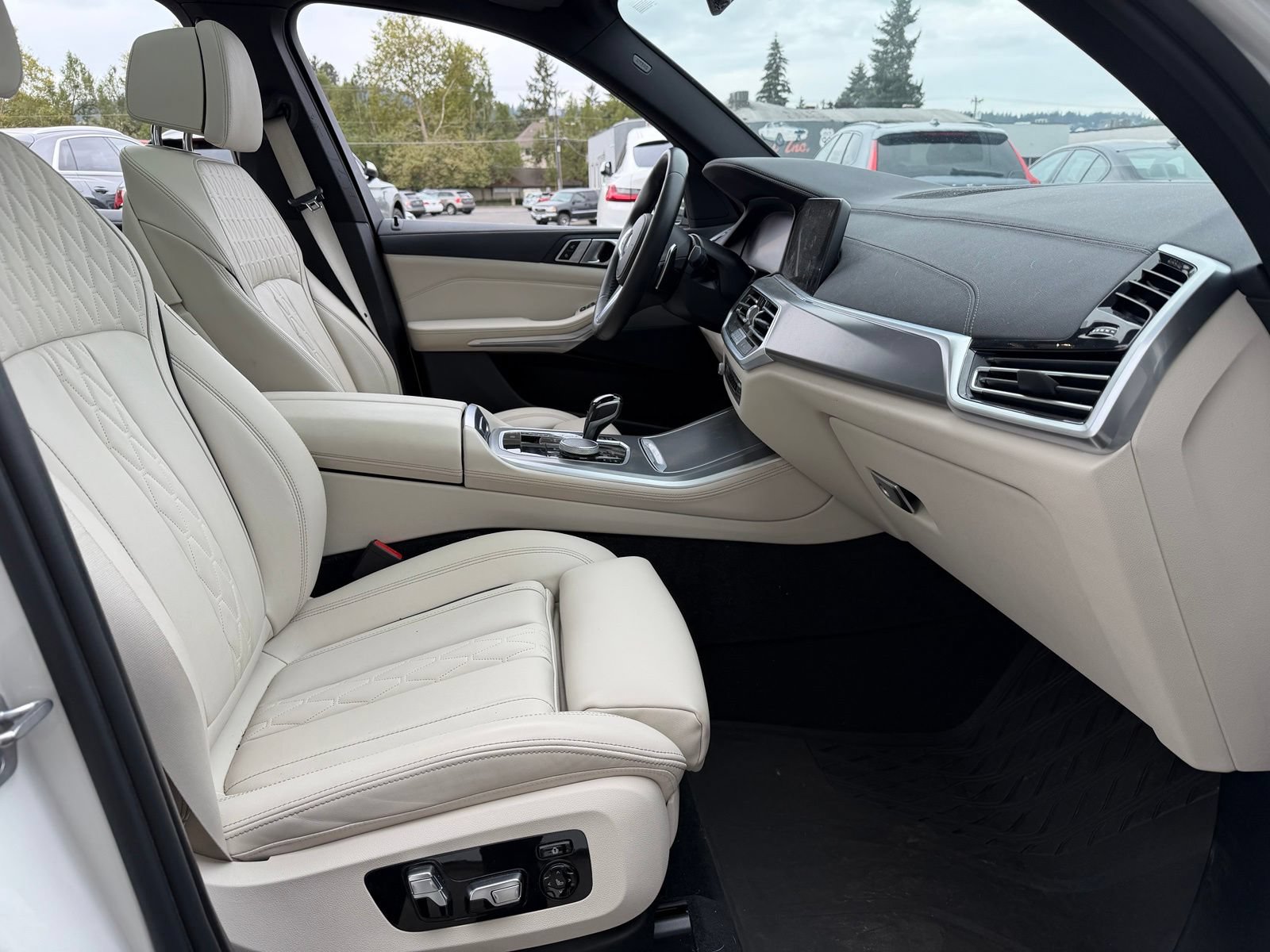 Used 2023 BMW X5 xDrive40i w/ M Sport Package AWD/4WD image 23