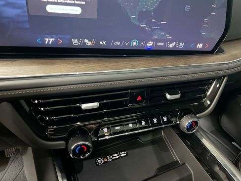 Used 2025 Chevrolet Tahoe High Country image 17