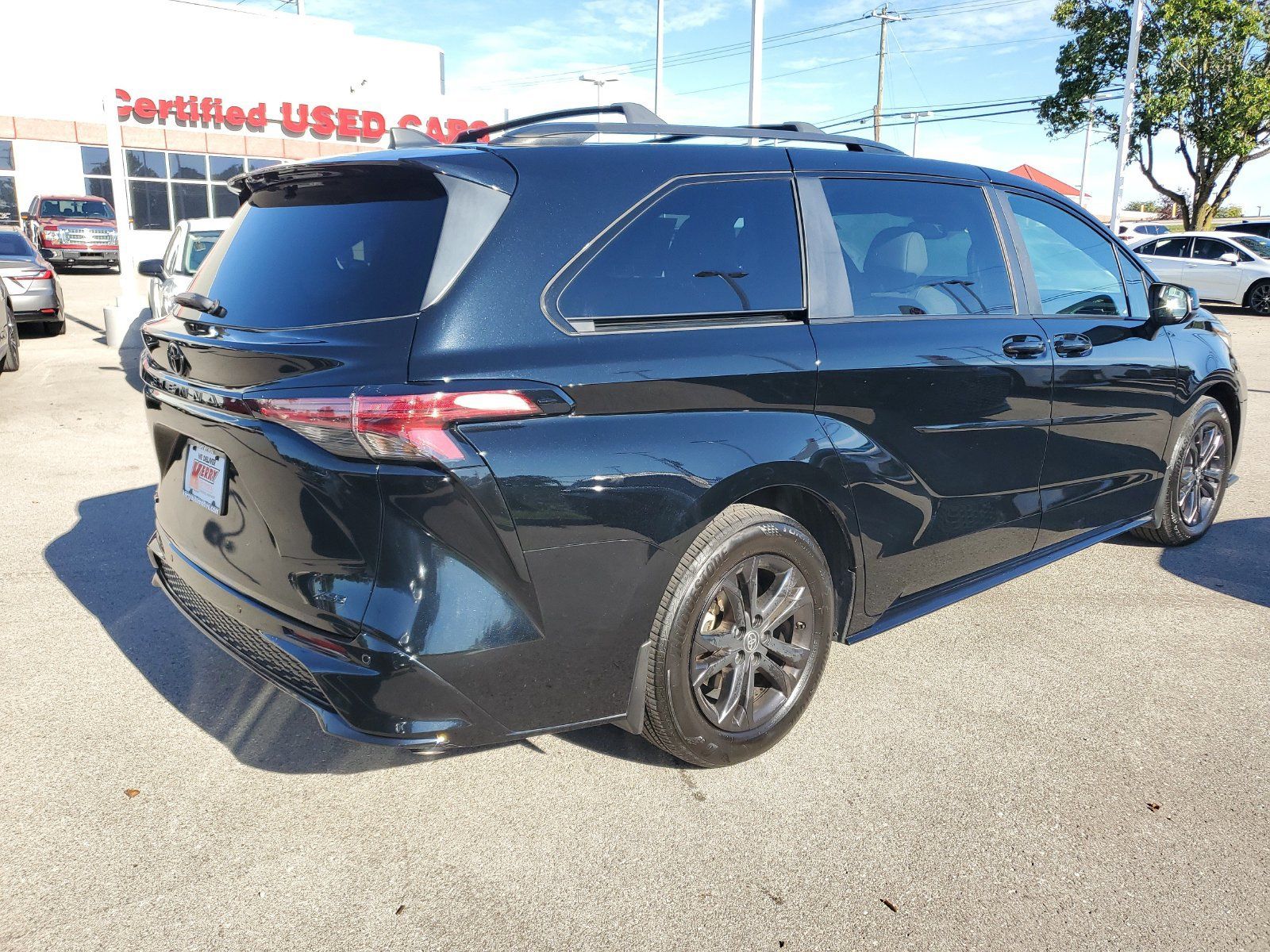 Certified 2025 Toyota Sienna XSE w/ XSE Plus Package AWD/4WD image 4