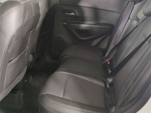 Certified 2022 Chevrolet Trax LT w/ LT Convenience Package image 23