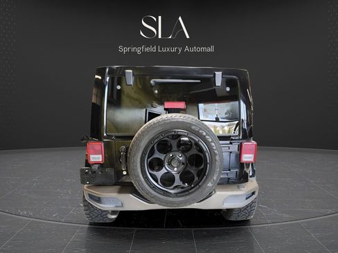 Used 2017 Jeep Wrangler Unlimited Sahara AWD/4WD image 7