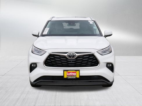Used 2023 Toyota Highlander Limited AWD/4WD image 2