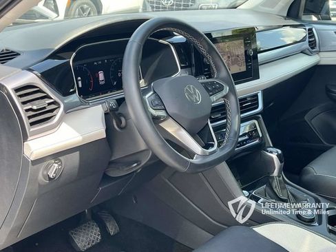 Used 2025 Volkswagen Taos SEL AWD/4WD image 14