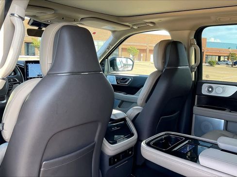 Used 2022 Lincoln Navigator Reserve AWD/4WD image 10
