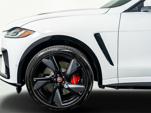 Used 2022 Jaguar F-PACE SVR image 18