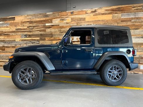 Used 2025 Jeep Wrangler Sport AWD/4WD image 10