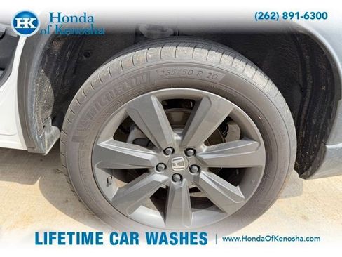 Used 2025 Honda Pilot Sport image 3