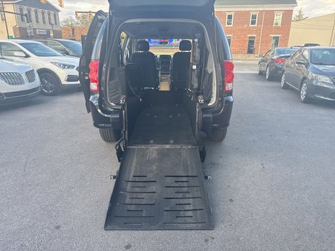 Used 2016 Dodge Grand Caravan SE w/ Quick Order Package 29E SE image 11