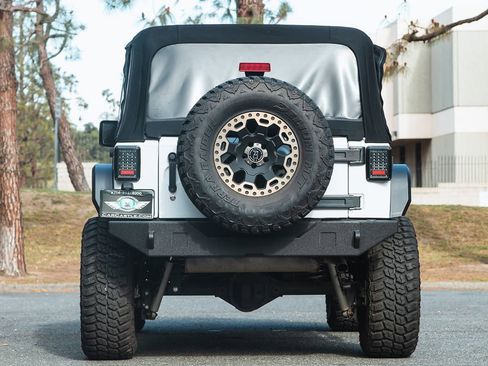 Used 2018 Jeep Wrangler Unlimited Sport S image 13