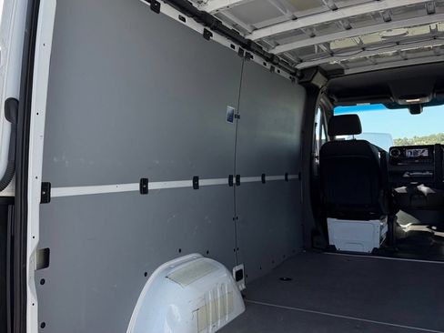 Used 2025 Mercedes-Benz Sprinter 2500 image 15