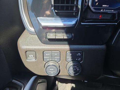 Used 2024 Chevrolet Silverado 1500 High Country w/ High Country Premium Package AWD/4WD image 23