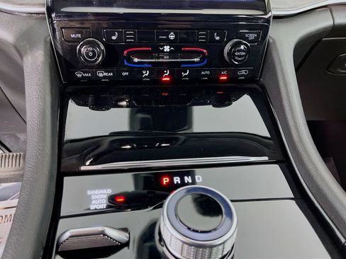 Used 2023 Jeep Grand Cherokee Limited AWD/4WD image 24