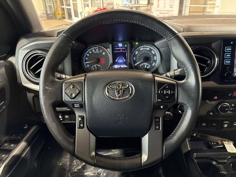 Used 2018 Toyota Tacoma TRD Off-Road w/ TRD Premium Off Road Package RWD image 14