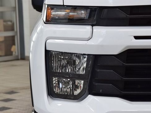 Used 2024 Chevrolet Silverado 2500 Custom w/ Custom Value Package image 12