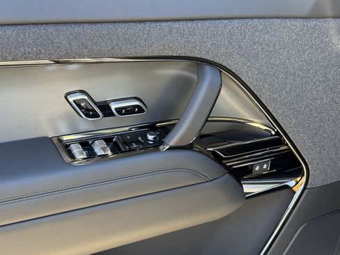 New 2025 Land Rover Range Rover Sport SE image 15