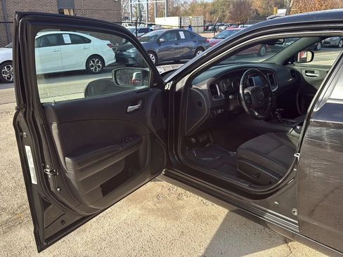 Used 2019 Dodge Charger SXT w/ Blacktop Package image 30