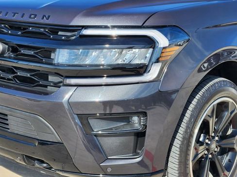 Used 2023 Ford Expedition Limited AWD/4WD image 10