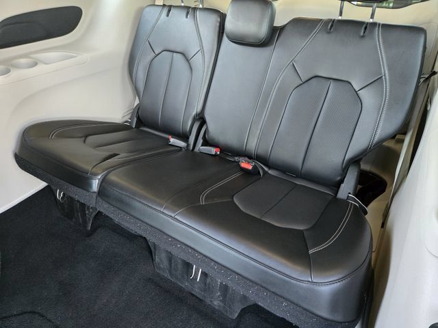 Certified 2023 Chrysler Pacifica Touring-L FWD image 31