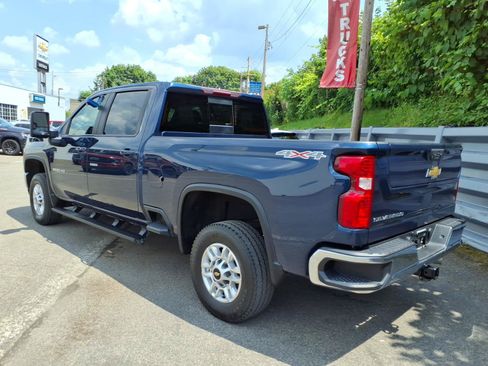 Used 2022 Chevrolet Silverado 2500 LT w/ Convenience Package AWD/4WD image 4