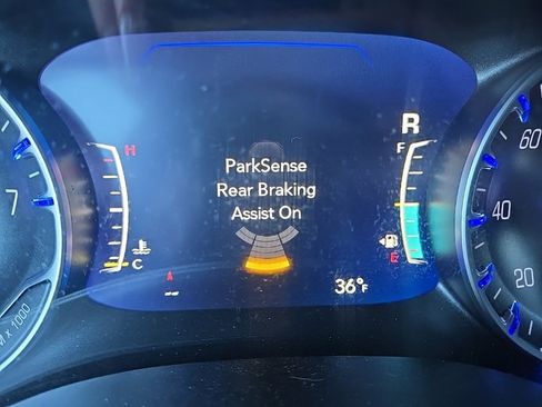 Used 2025 Chrysler Pacifica Select image 52