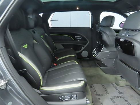 Used 2023 Bentley Bentayga Extended Wheelbase image 23