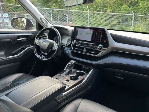 Used 2021 Toyota Highlander Limited AWD/4WD image 17