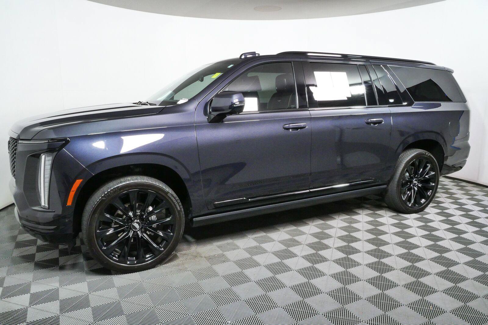 Used 2025 Cadillac Escalade ESV Sport Platinum w/ LPO, ONYX Package AWD/4WD image 30