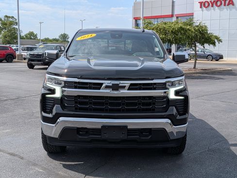 Used 2024 Chevrolet Silverado 1500 LT w/ Convenience Package II AWD/4WD image 2