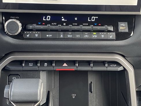 Certified 2025 Toyota Tundra Limited image 15