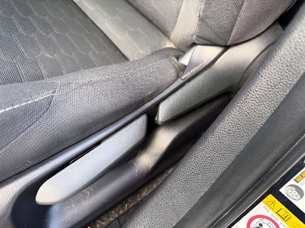 Used 2019 Toyota Corolla SE w/ Carpet Mat Package FWD image 10