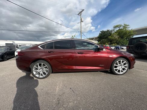 Used 2019 Buick Regal Avenir w/ Driver Confidence Package II FWD image 2