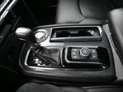 Used 2022 Nissan Armada SL w/ Midnight Edition Package RWD image 13