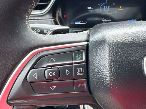 Used 2023 Jeep Grand Cherokee L Laredo RWD image 15