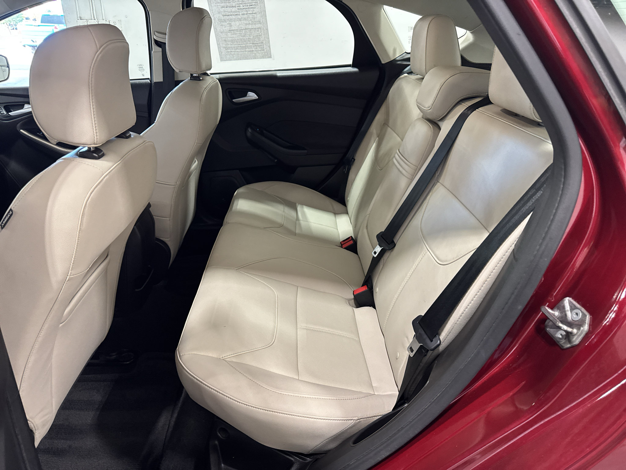 Used 2016 Ford Focus Titanium FWD image 25