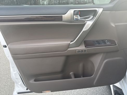 Used 2014 Lexus GX 460 image 13