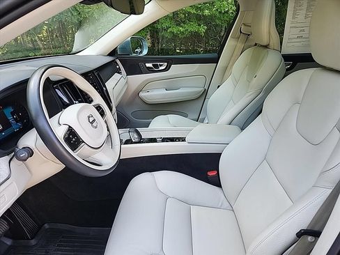 Certified 2023 Volvo XC60 B5 Plus w/ Climate Package AWD/4WD image 29