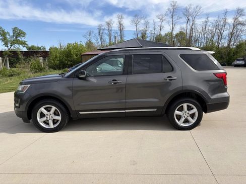 Used 2016 Ford Explorer XLT w/ Equipment Group 202A AWD/4WD image 5