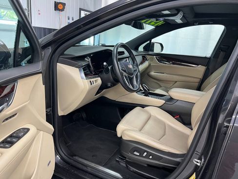 Used 2017 Cadillac XT5 Luxury w/ Driver Awareness Package AWD/4WD image 7