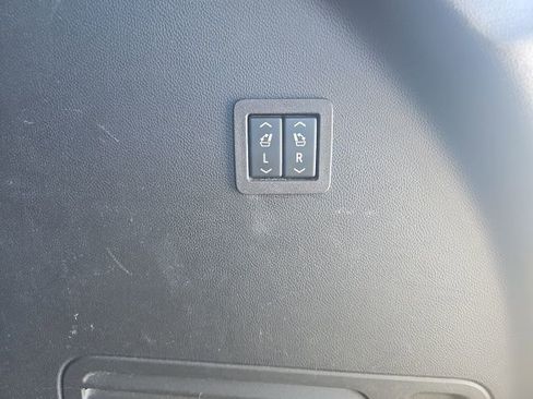 Used 2022 Buick Enclave Premium image 13