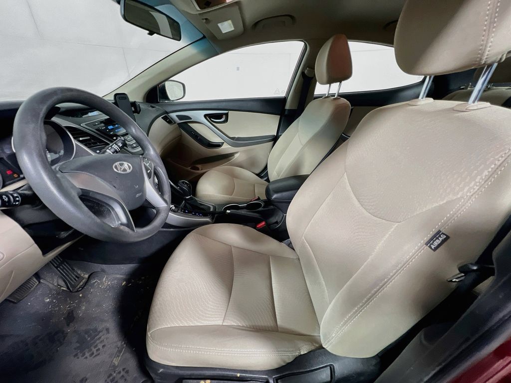 Used 2014 Hyundai Elantra SE FWD image 11